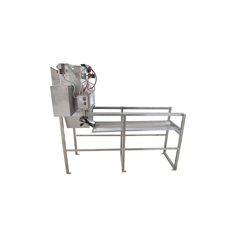 Odvíčkovací stůl s automatickým podavačem, ohřívané nože Odvíčkovací stůl s automatickým podavačem, ohřívané nože